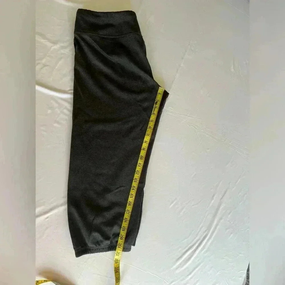 The North Face Women’s Large Capri pants/ sweatpants. Elastic cuff. Dark gray. - Picture 6 of 6